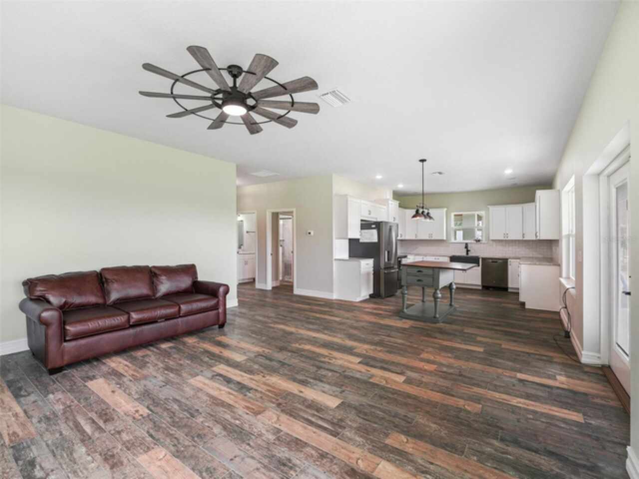 Listing Photo 12