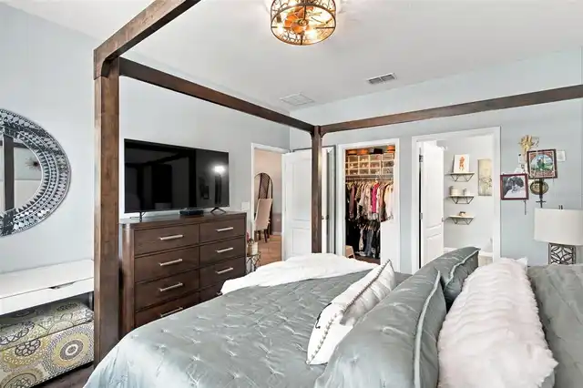 Listing Photo 12