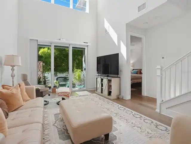 Listing Photo 8
