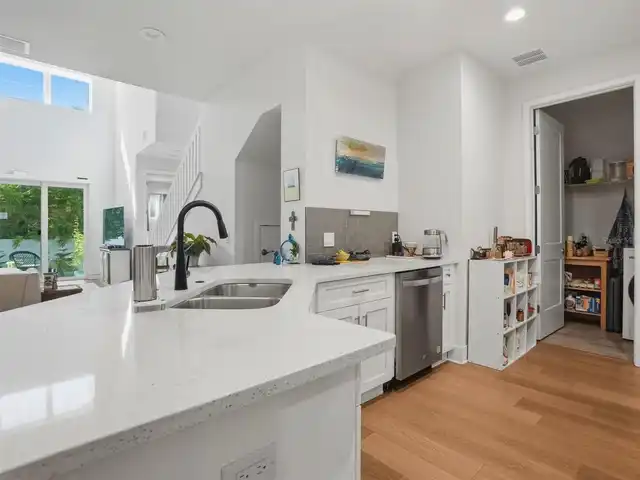 Listing Photo 10