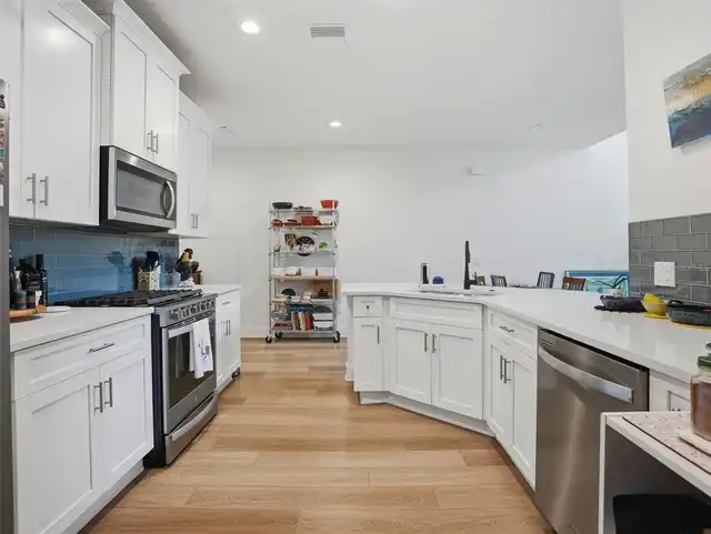 Listing Photo 12