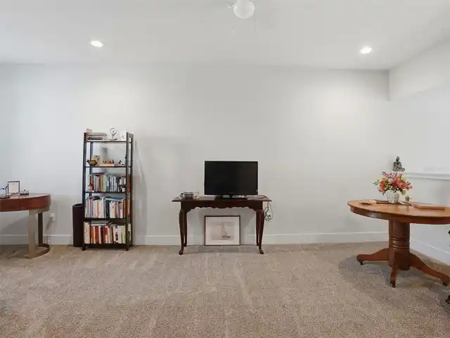 Listing Photo 14