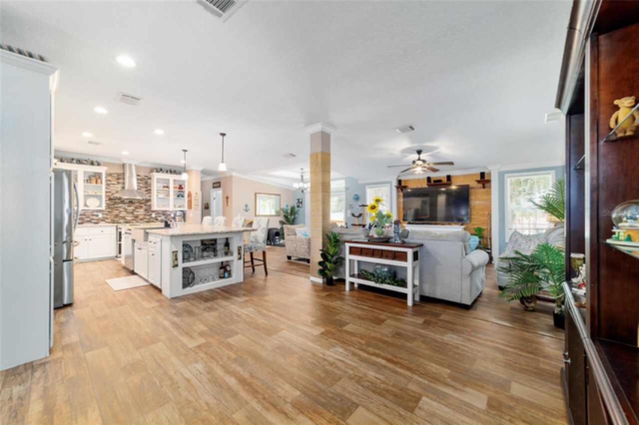 Listing Photo 11