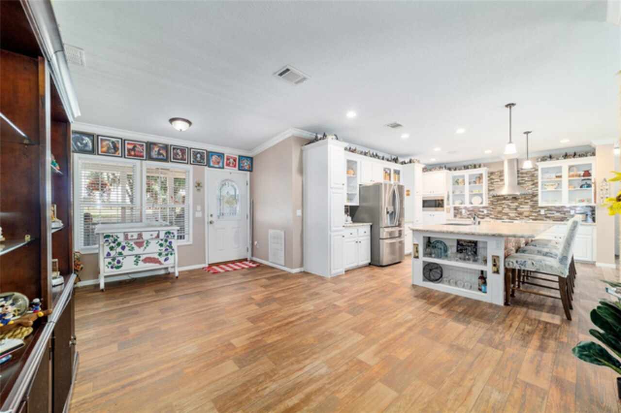 Listing Photo 12