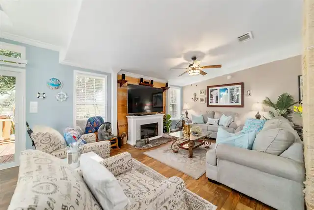 Listing Photo 10