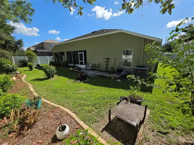 Listing Photo 11