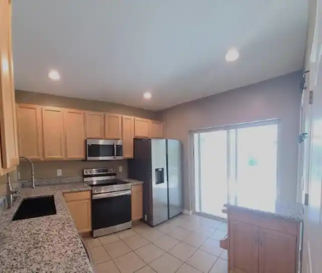 Listing Photo 11