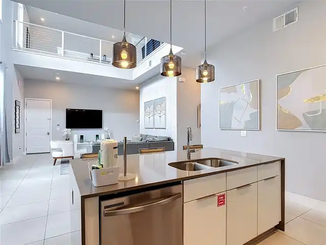 Listing Photo 10