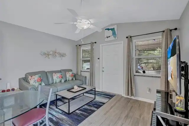 Listing Photo 11