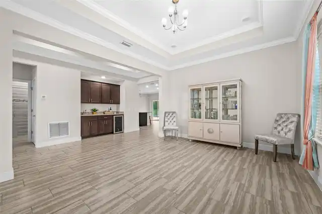 Listing Photo 9