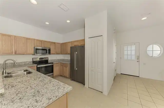 Listing Photo 10