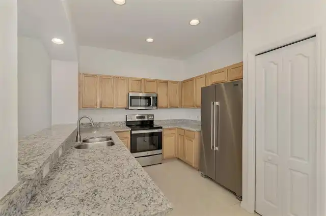 Listing Photo 11
