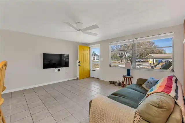 Listing Photo 8