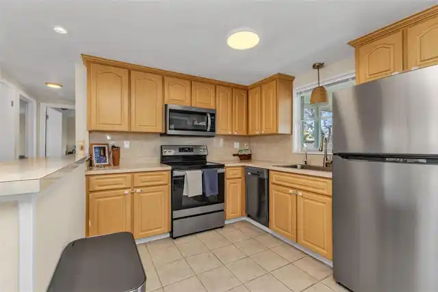 Listing Photo 12