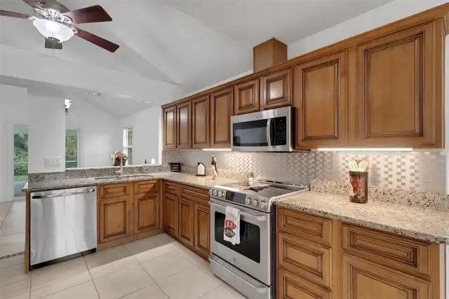 Listing Photo 11