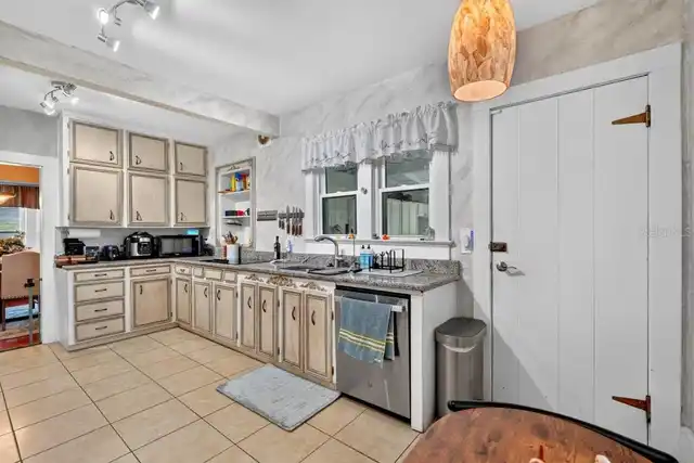 Listing Photo 19