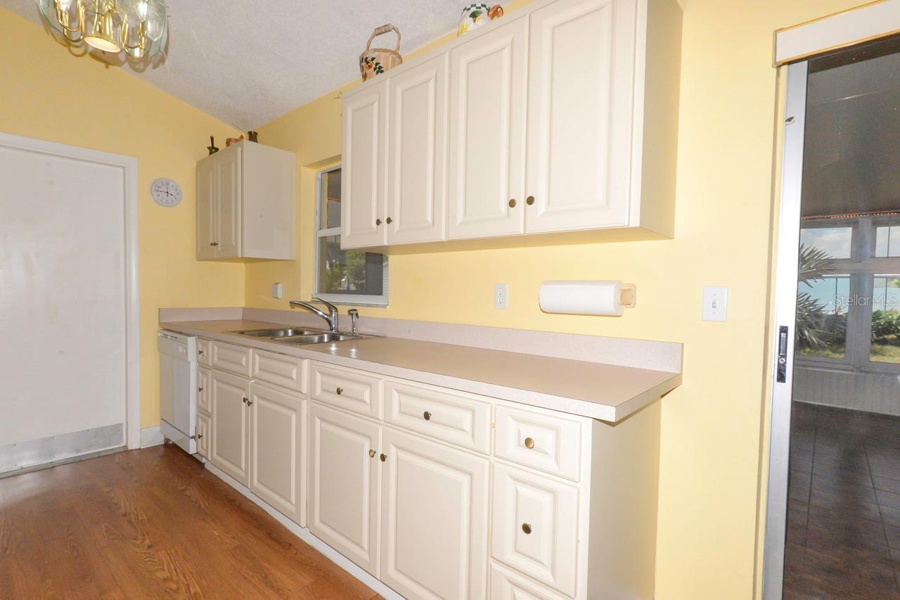 Listing Photo 14