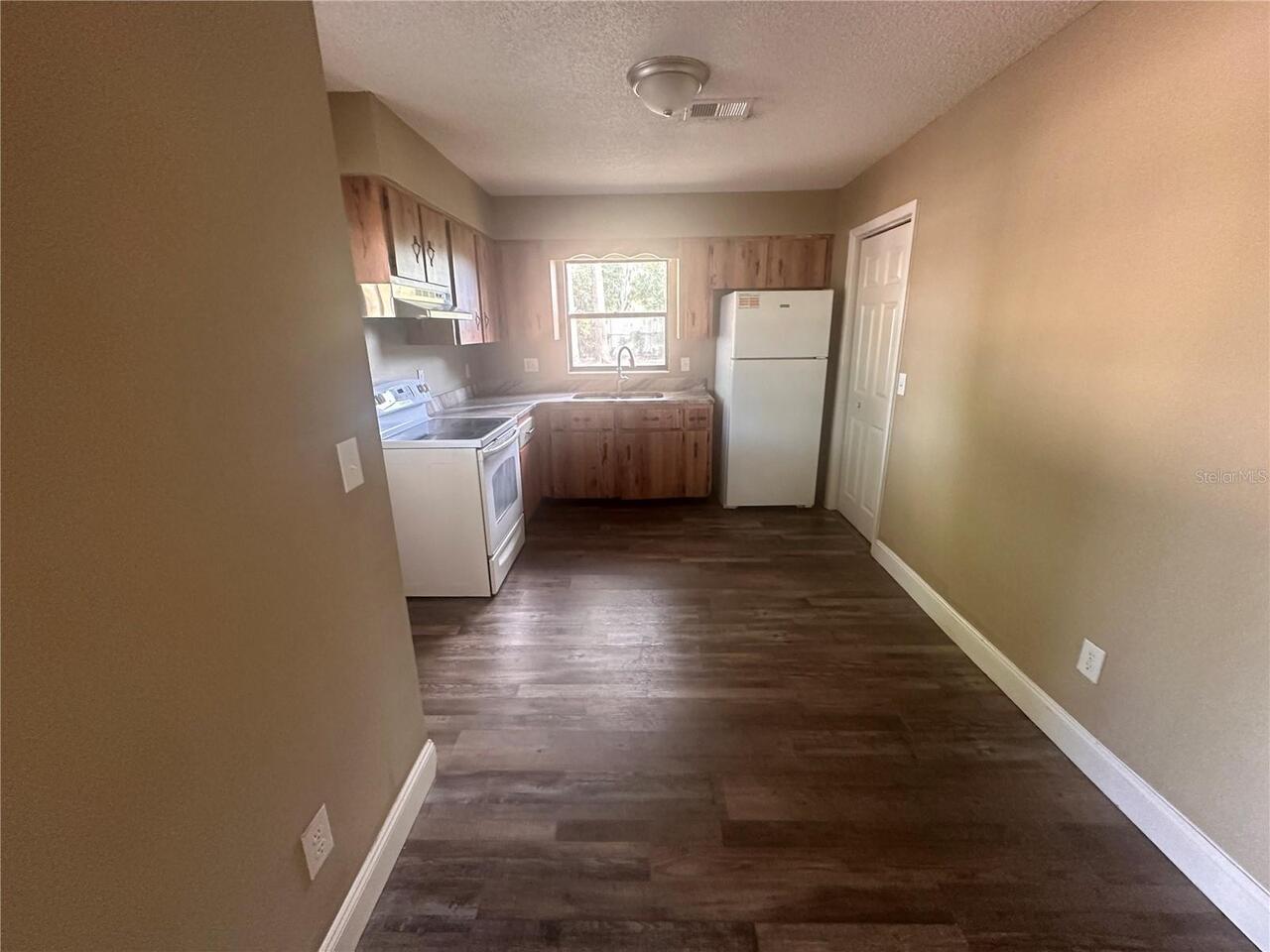 Listing Photo 8