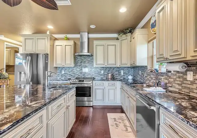 Listing Photo 10