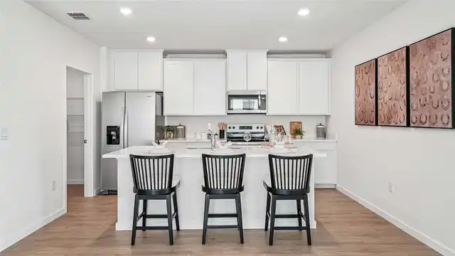 Listing Photo 10
