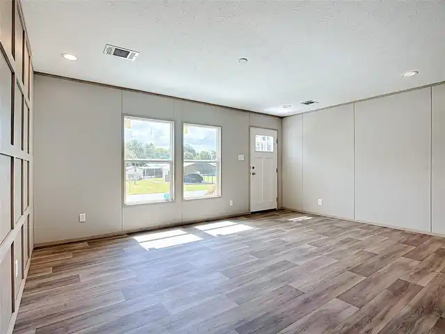 Listing Photo 8