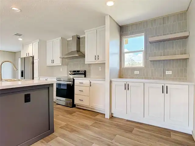Listing Photo 10