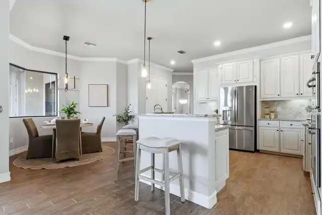 Listing Photo 10