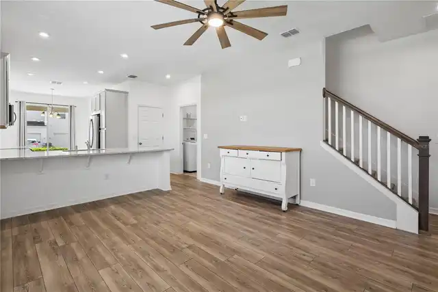 Listing Photo 8