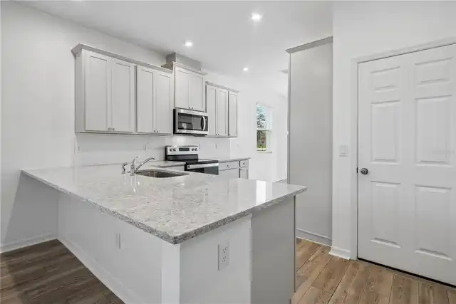 Listing Photo 11