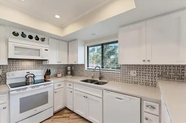 Listing Photo 9