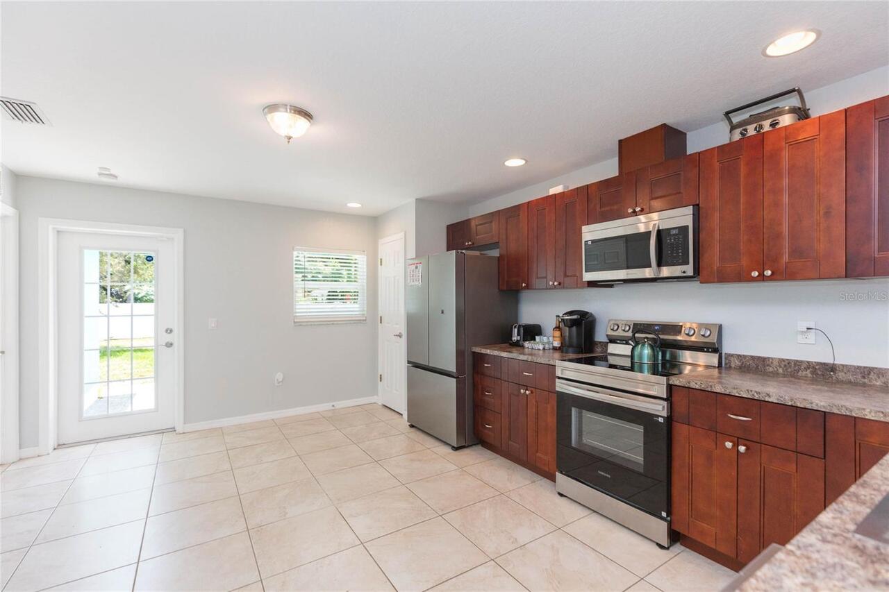 Listing Photo 8