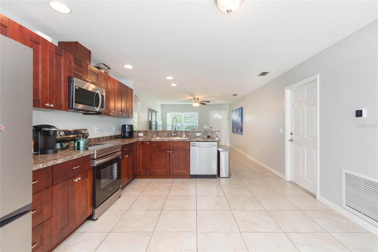 Listing Photo 12