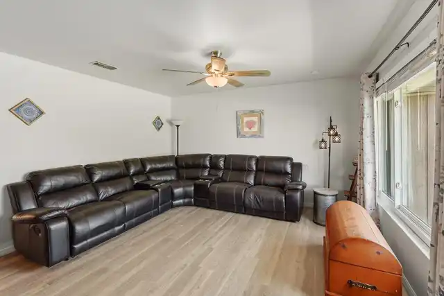 Listing Photo 11