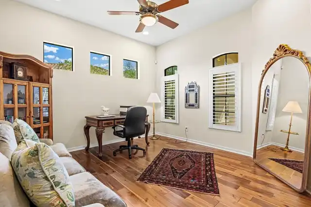 Listing Photo 9