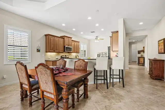 Listing Photo 12