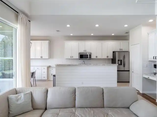 Listing Photo 11