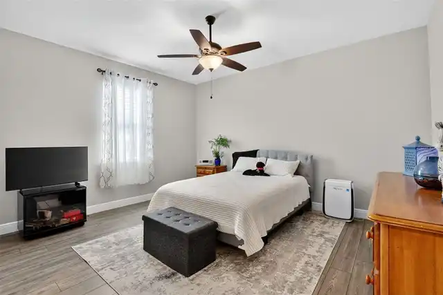 Listing Photo 12