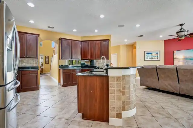 Listing Photo 12