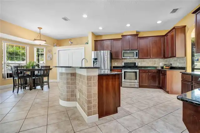 Listing Photo 16