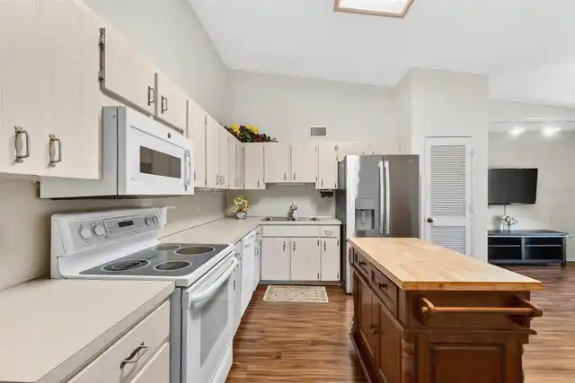 Listing Photo 15