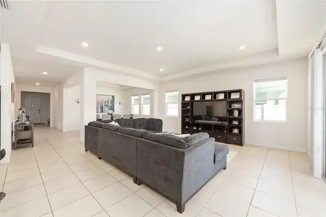 Listing Photo 10
