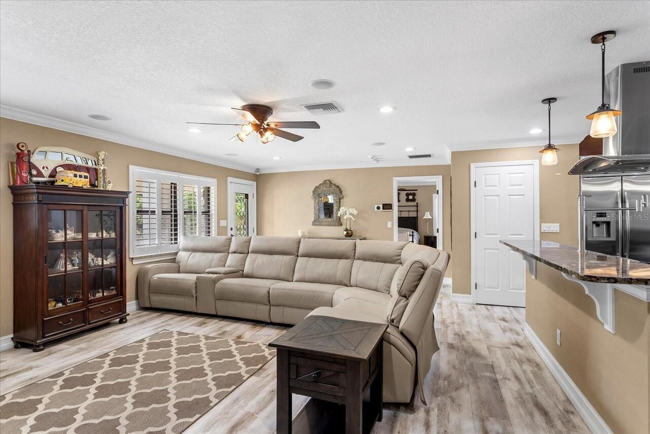 Listing Photo 12