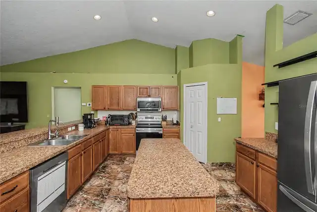 Listing Photo 6