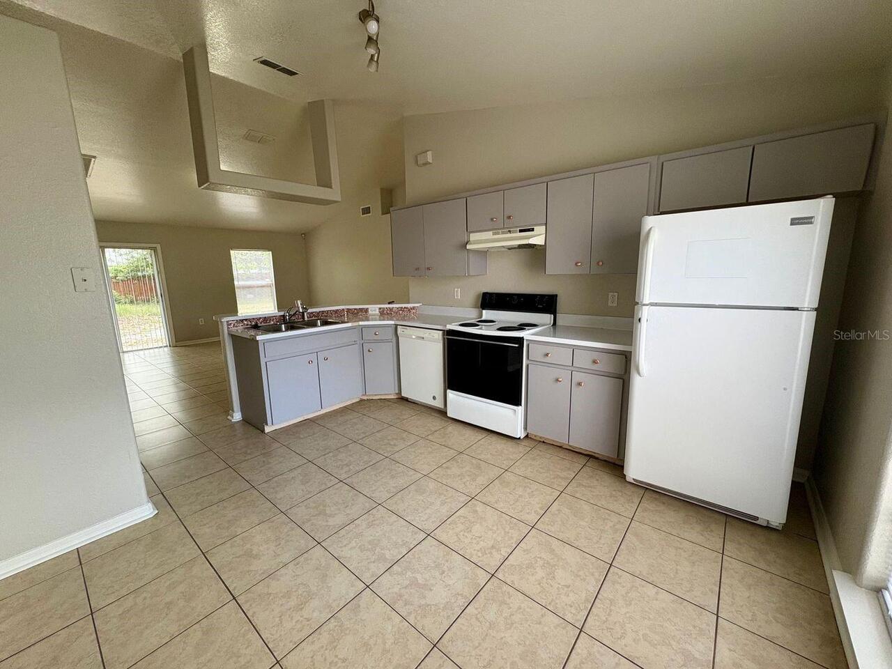 Listing Photo 12
