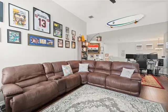 Listing Photo 11