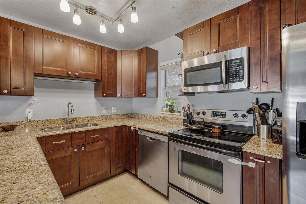 Listing Photo 8