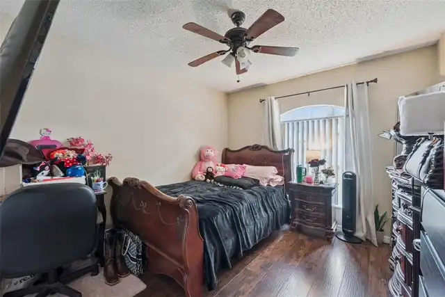 Listing Photo 8