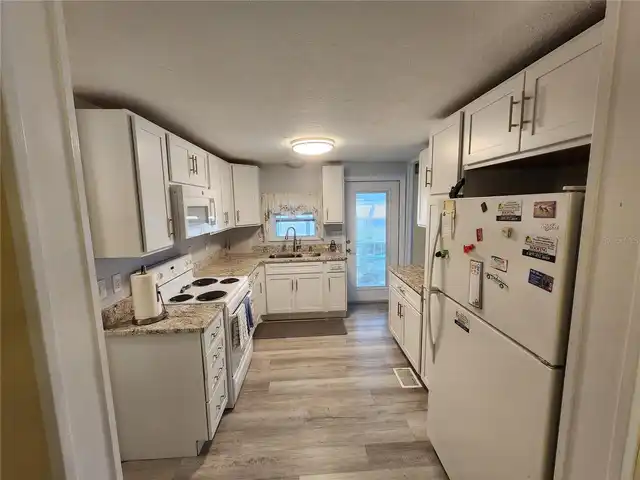 Listing Photo 10