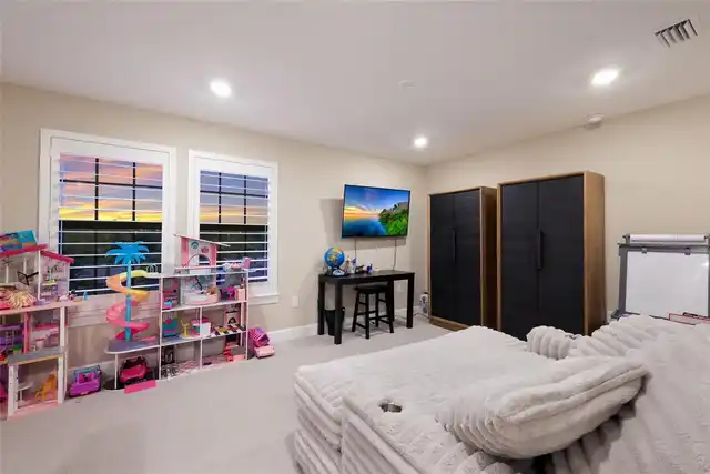 Listing Photo 15