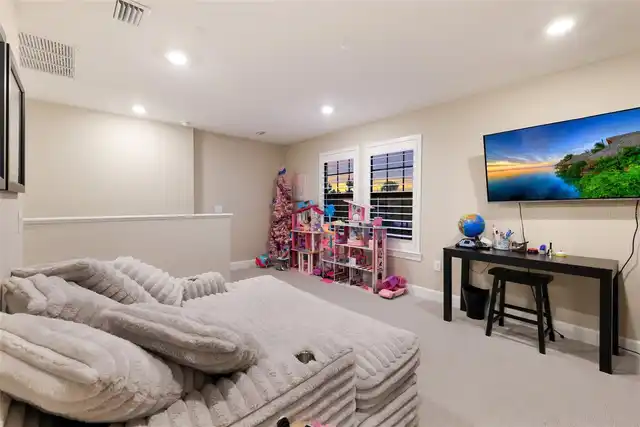 Listing Photo 16